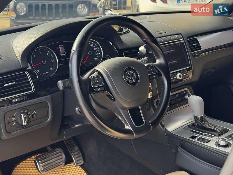 Внедорожник / Кроссовер Volkswagen Touareg 2015 в Харькове