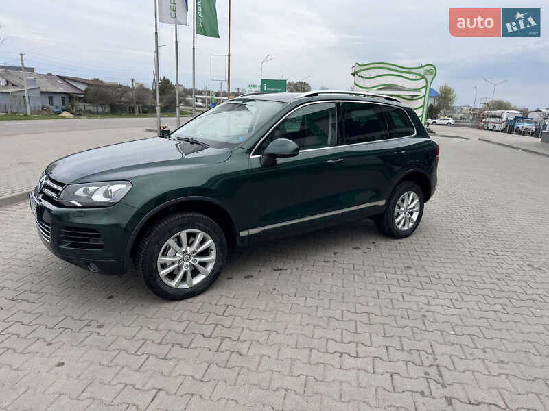 Внедорожник / Кроссовер Volkswagen Touareg 2011 в Нововолынске