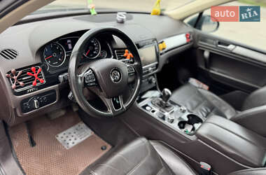 Позашляховик / Кросовер Volkswagen Touareg 2011 в 