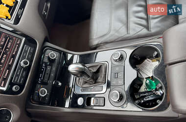 Позашляховик / Кросовер Volkswagen Touareg 2011 в 