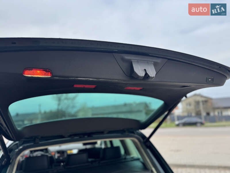 Внедорожник / Кроссовер Volkswagen Touareg 2011 в Нововолынске