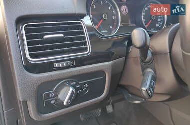 Позашляховик / Кросовер Volkswagen Touareg 2011 в 