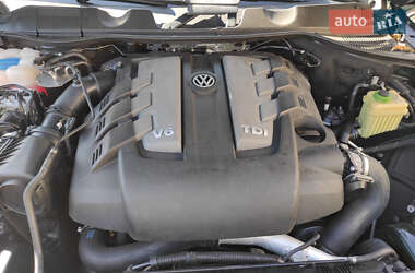 Позашляховик / Кросовер Volkswagen Touareg 2011 в 
