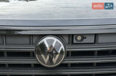 Позашляховик / Кросовер Volkswagen Touareg 2018 в 