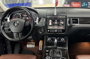 Внедорожник / Кроссовер Volkswagen Touareg 2016 в 