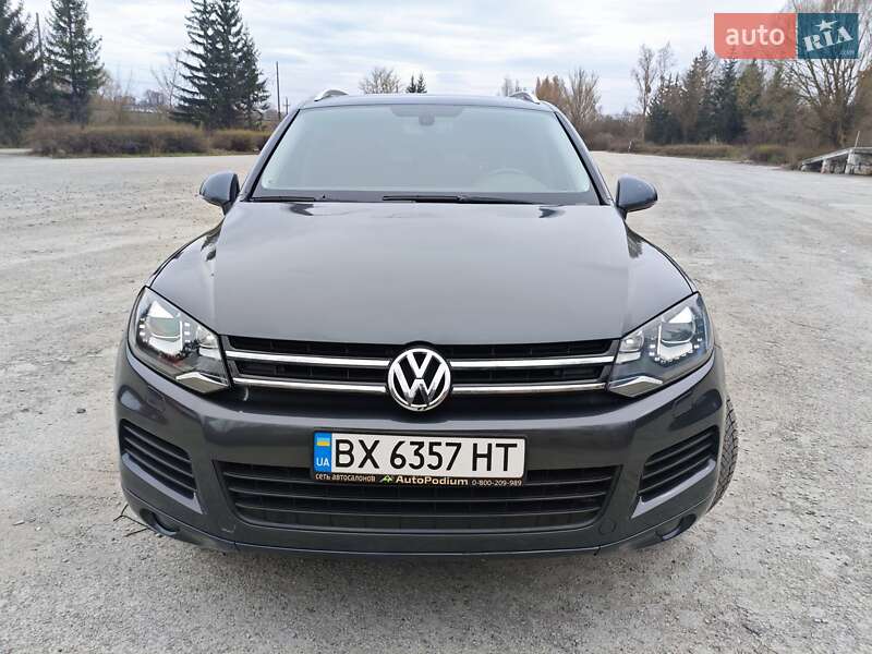 Позашляховик / Кросовер Volkswagen Touareg 2012 в 