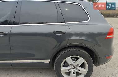 Позашляховик / Кросовер Volkswagen Touareg 2012 в 