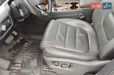 Позашляховик / Кросовер Volkswagen Touareg 2012 в 