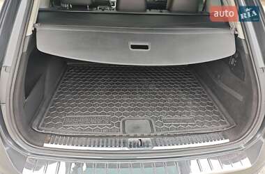 Позашляховик / Кросовер Volkswagen Touareg 2012 в 