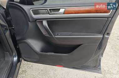 Позашляховик / Кросовер Volkswagen Touareg 2012 в 
