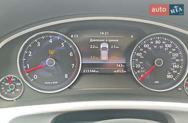 Позашляховик / Кросовер Volkswagen Touareg 2012 в 