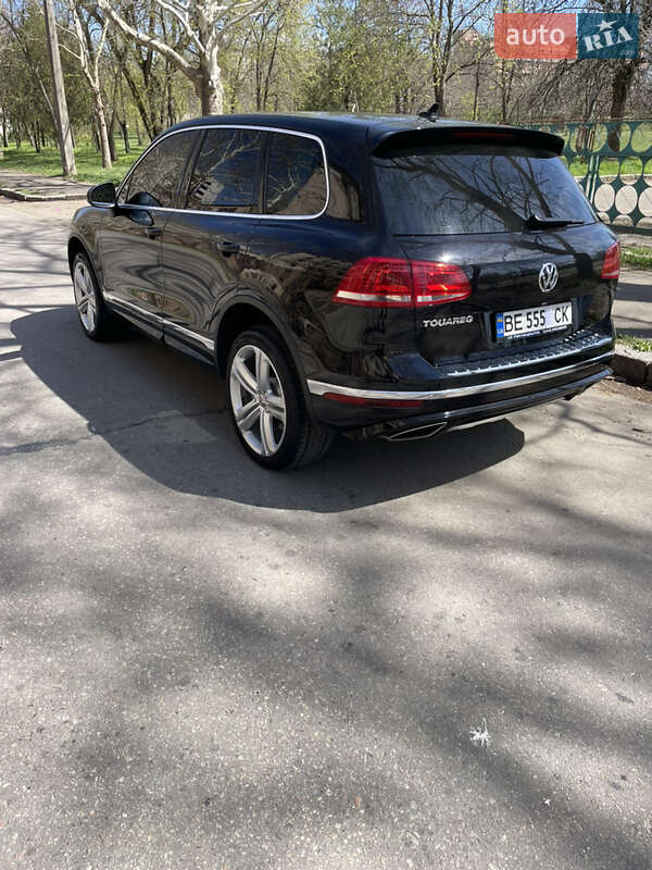 Внедорожник / Кроссовер Volkswagen Touareg 2015 в Николаеве