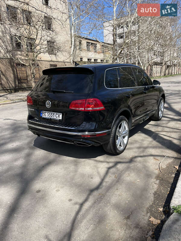 Внедорожник / Кроссовер Volkswagen Touareg 2015 в Николаеве