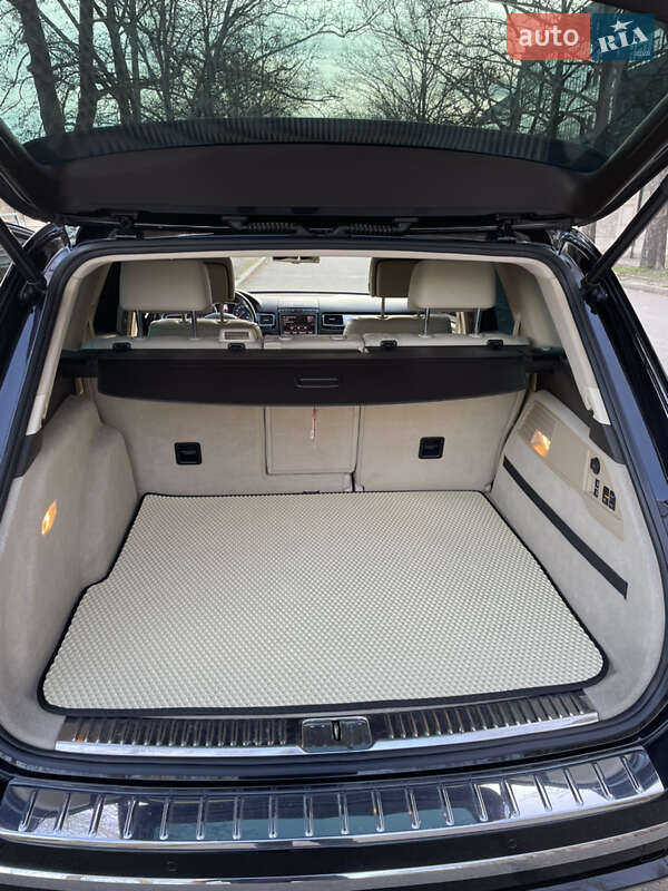 Внедорожник / Кроссовер Volkswagen Touareg 2015 в Николаеве