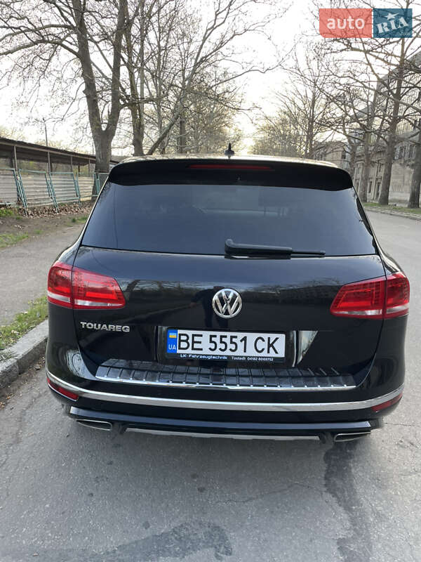 Внедорожник / Кроссовер Volkswagen Touareg 2015 в Николаеве