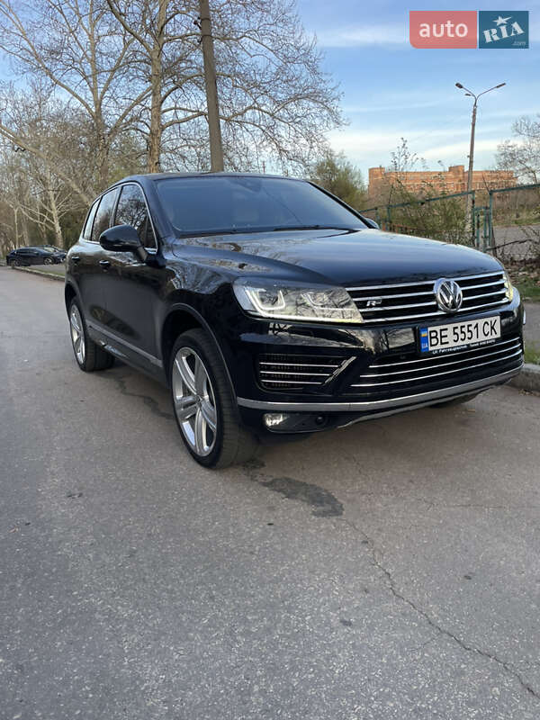 Внедорожник / Кроссовер Volkswagen Touareg 2015 в Николаеве