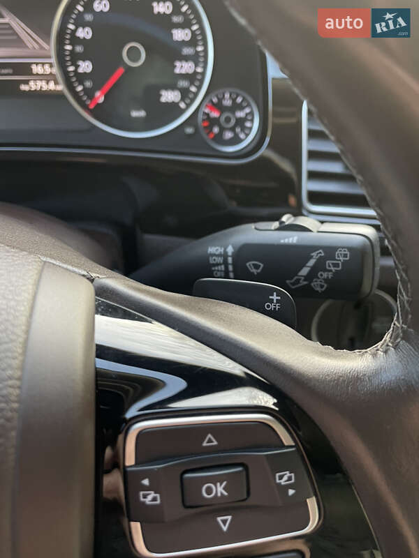 Внедорожник / Кроссовер Volkswagen Touareg 2015 в Николаеве