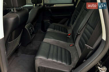 Внедорожник / Кроссовер Volkswagen Touareg 2017 в 
