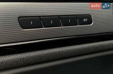 Внедорожник / Кроссовер Volkswagen Touareg 2017 в 
