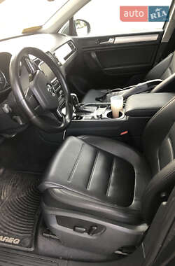 Внедорожник / Кроссовер Volkswagen Touareg 2010 в 