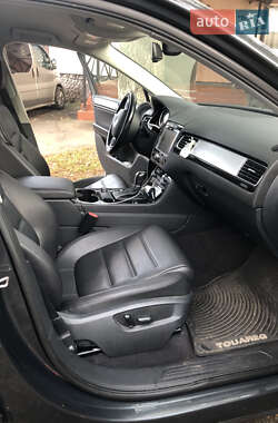Внедорожник / Кроссовер Volkswagen Touareg 2010 в 