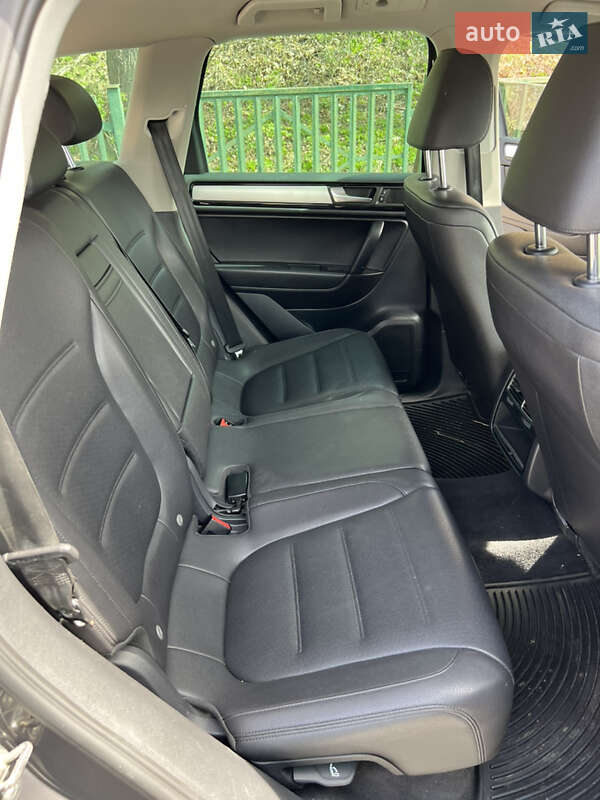 Внедорожник / Кроссовер Volkswagen Touareg 2012 в Тернополе