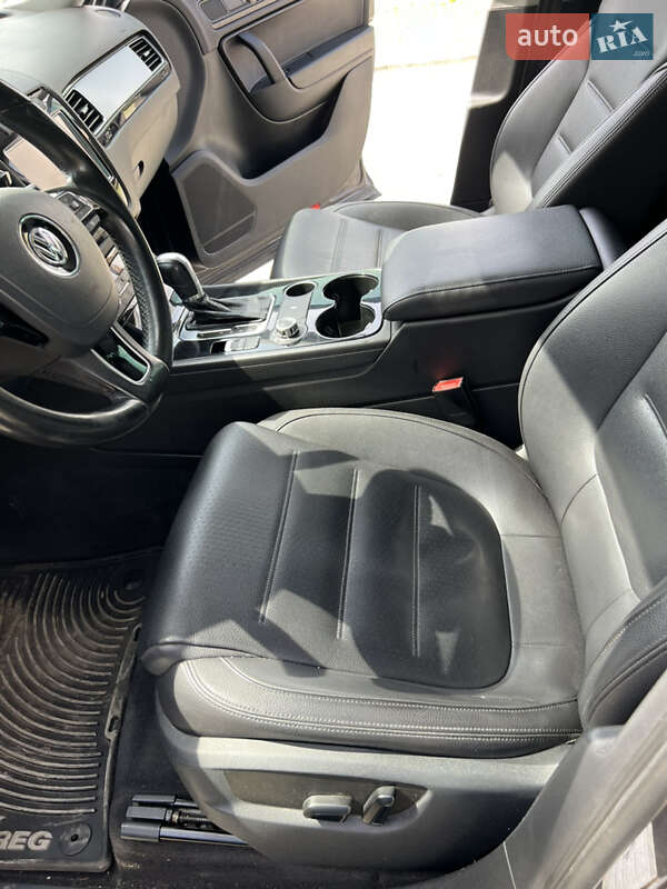 Внедорожник / Кроссовер Volkswagen Touareg 2012 в Тернополе