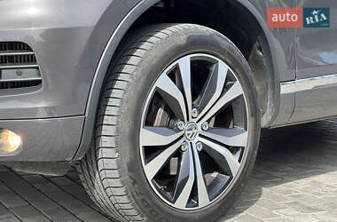 Внедорожник / Кроссовер Volkswagen Touareg 2012 в 