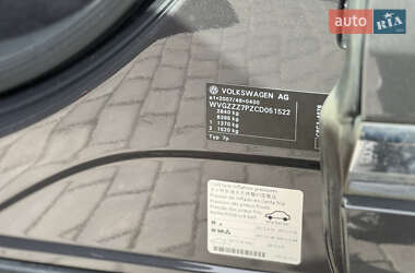 Внедорожник / Кроссовер Volkswagen Touareg 2012 в 