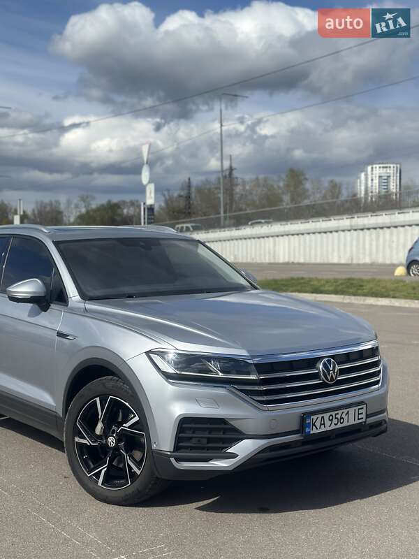 Внедорожник / Кроссовер Volkswagen Touareg 2021 в 