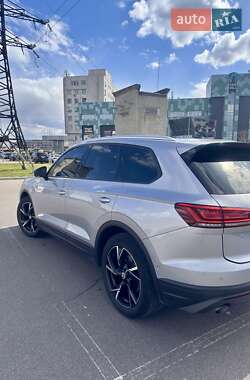 Внедорожник / Кроссовер Volkswagen Touareg 2021 в 