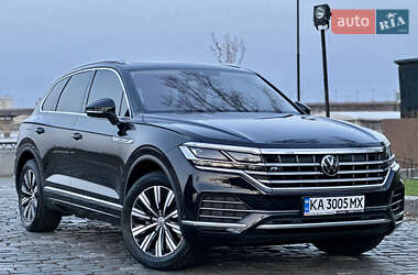 Внедорожник / Кроссовер Volkswagen Touareg 2018 в 
