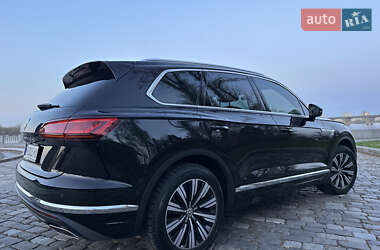 Внедорожник / Кроссовер Volkswagen Touareg 2018 в 