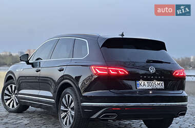 Внедорожник / Кроссовер Volkswagen Touareg 2018 в 