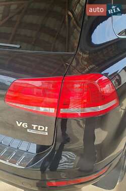 Внедорожник / Кроссовер Volkswagen Touareg 2011 в 