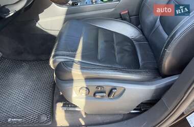 Внедорожник / Кроссовер Volkswagen Touareg 2012 в 