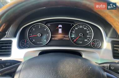 Внедорожник / Кроссовер Volkswagen Touareg 2012 в 