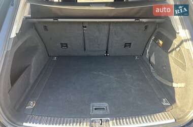 Внедорожник / Кроссовер Volkswagen Touareg 2012 в 
