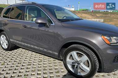 Позашляховик / Кросовер Volkswagen Touareg 2011 в 
