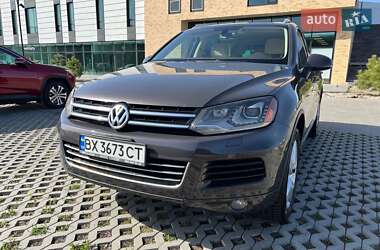 Позашляховик / Кросовер Volkswagen Touareg 2011 в 
