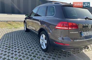 Позашляховик / Кросовер Volkswagen Touareg 2011 в 