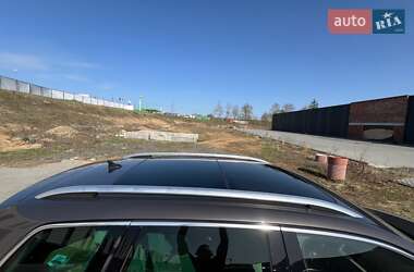 Позашляховик / Кросовер Volkswagen Touareg 2011 в 
