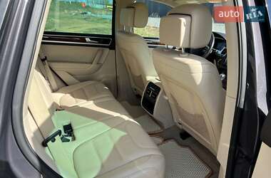 Позашляховик / Кросовер Volkswagen Touareg 2011 в 