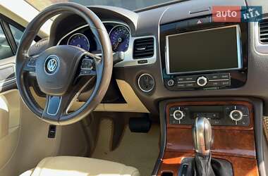 Позашляховик / Кросовер Volkswagen Touareg 2011 в 