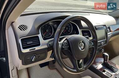 Позашляховик / Кросовер Volkswagen Touareg 2011 в 