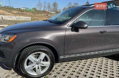 Позашляховик / Кросовер Volkswagen Touareg 2011 в 