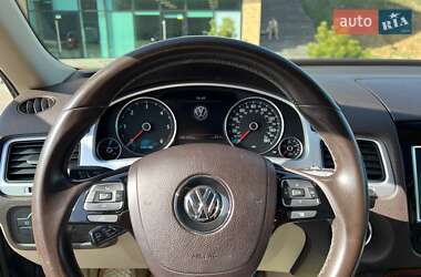 Позашляховик / Кросовер Volkswagen Touareg 2011 в 