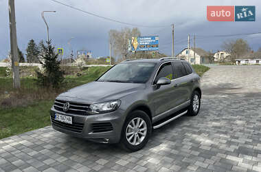 Внедорожник / Кроссовер Volkswagen Touareg 2011 в 