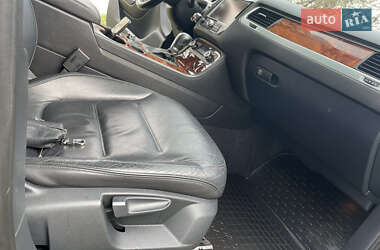 Внедорожник / Кроссовер Volkswagen Touareg 2011 в 