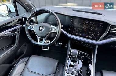 Внедорожник / Кроссовер Volkswagen Touareg 2018 в 
